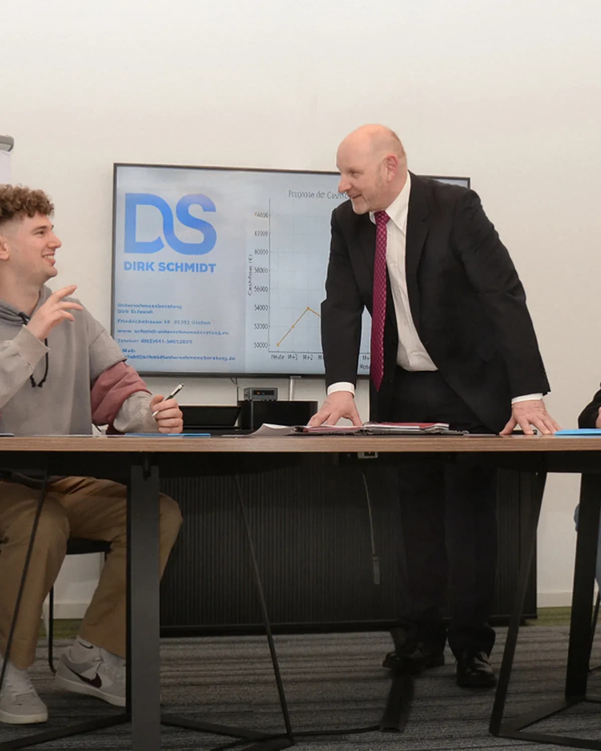 Dirk Schmidt im Gespräch mit Mandanten, Frankfurt am Main